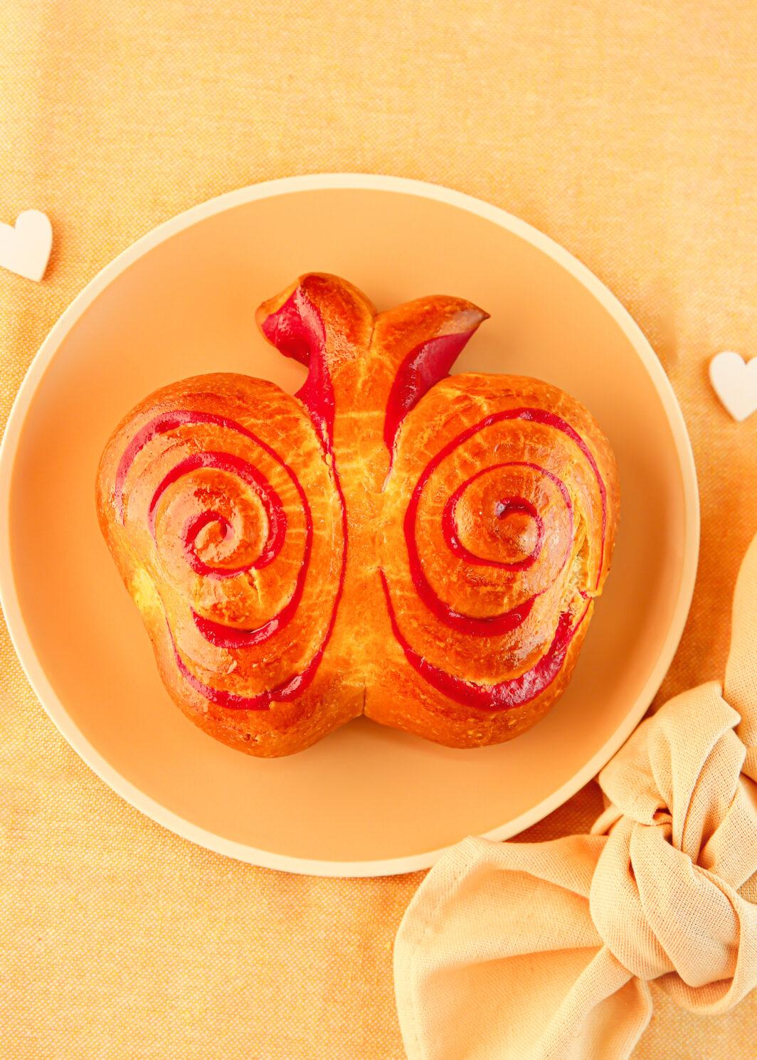 Brioche artisanale en forme de papillon pour la fête des mères – Maison Guillet pâtisserie Valence et Romans